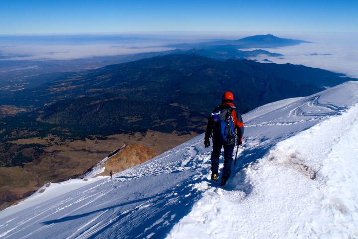 climbers on an guided mountaineering trip to Mexico climb Pico Orizaba